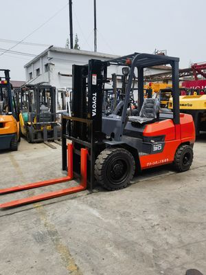3T Дизельный вилочный погрузчик Toyota 7F30 8F30 для ферм Использованный ToyotaFDZN30 в хорошем состоянии