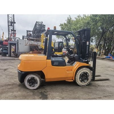 Погрузчик Toyota 7f50 весом 5000 кг с тремя мачтами и высотой подъема 6000 мм в Шанхае