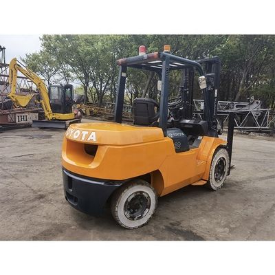 Погрузчик Toyota 7f50 весом 5000 кг с тремя мачтами и высотой подъема 6000 мм в Шанхае