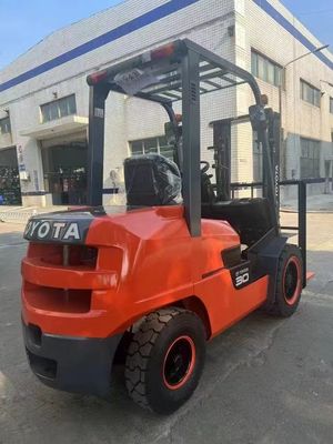 3 тонны 3000 кг Подержанный погрузчик Toyota FDZN30 с японским двигателем ISUZU в хорошем состоянии