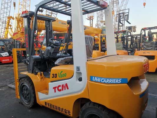 Доступный вилочный погрузчик TCM FD30T6 мощностью 3 тонны для розничной торговли и строительной промышленности