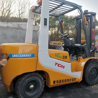 Доступный вилочный погрузчик TCM FD30T6 мощностью 3 тонны для розничной торговли и строительной промышленности
