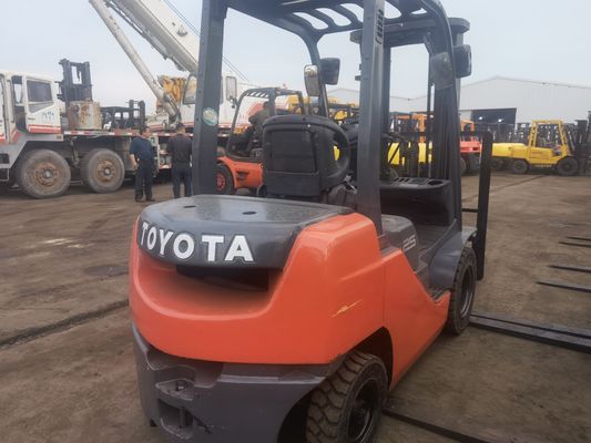 Подержанный японский Toyota FD25 дизельный вилочный погрузчик с обычной длиной вилки и по доступной цене