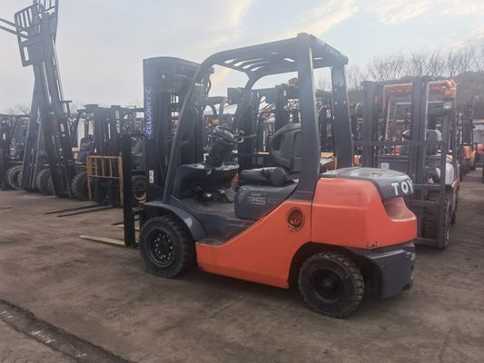 Подержанный японский Toyota FD25 дизельный вилочный погрузчик с обычной длиной вилки и по доступной цене