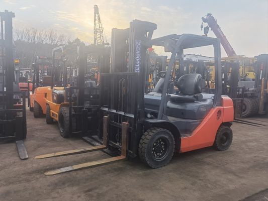 Подержанный японский Toyota FD25 дизельный вилочный погрузчик с обычной длиной вилки и по доступной цене