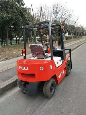 Heli K25 Вилочные погрузчики 2500kg-3500kg Вместимость 3m-6m Триплексный мачта LPG / бензиновый боковой переключатель