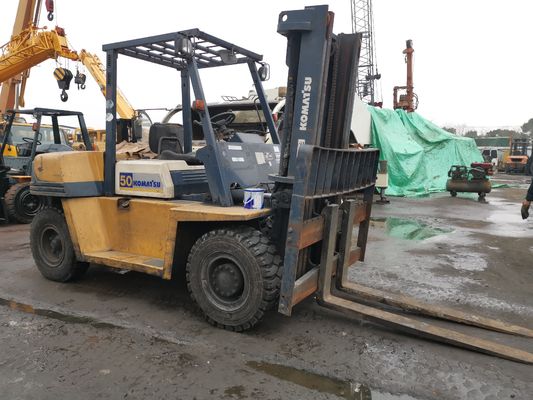Продукт Япония произведена Япония Использованный Komatsu 5-тонные вилочные погрузчики FD50 5-тонные вилочные погрузчики в Японии