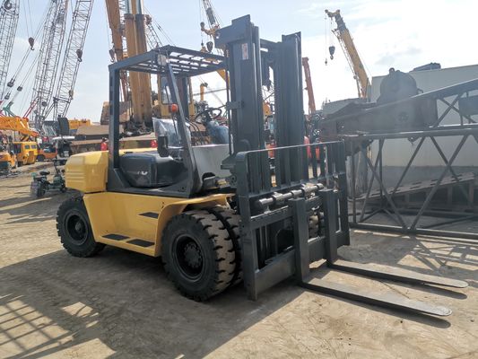 Японская 7-тонная Komatsu FD70 используется вилочная погрузчик с 1200 мм длиной вилки и дизельной мощностью
