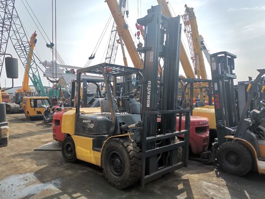 Япония Komatsu 5T FD25 FD30T-16 Дизельные вилочные погрузчики с общими размерами 2,7*1,2*2,1 м