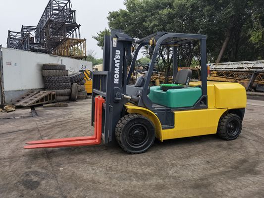 Подержанный вилочный погрузчик Komatsu 5 тонн дизельного типа FD50 с японским двигателем на Шанхайском заводе