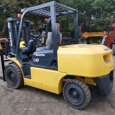 Ручной источник питания Япония Komatsu FD50 5-тонный вилочный погрузчик с боковым переключением 3-ступенчатый 2-ступенчатый
