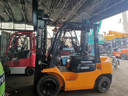 Промышленный 2,5-тонный газовый дизельный вилочный погрузчик с Toyota Seat Lift Высота 4,8 м 4,5 м 6 м Используется