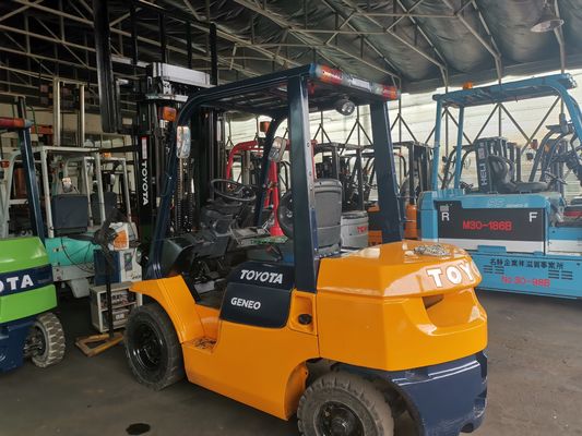 Промышленный 2,5-тонный газовый дизельный вилочный погрузчик с Toyota Seat Lift Высота 4,8 м 4,5 м 6 м Используется