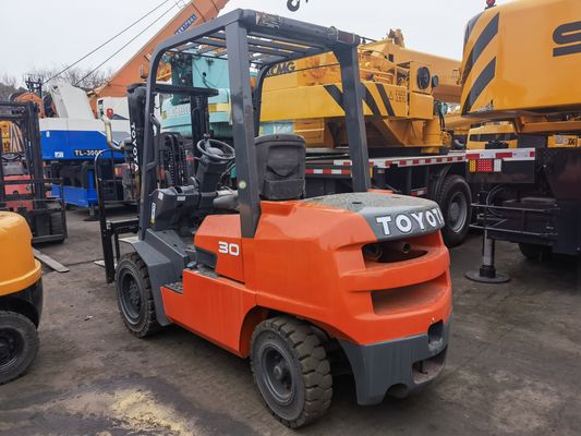 Доступный подержанный вилочный погрузчик Toyota FD30 3 тонны со средним цилиндром и шириной вилки