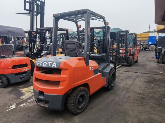 Доступный подержанный вилочный погрузчик Toyota FD30 3 тонны со средним цилиндром и шириной вилки