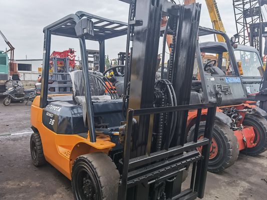 Подержанный Toyota 3,5 тонны FD35 Дизельный вилочный погрузчик на Шанхайской площадке с 3500 кг шириной вилки