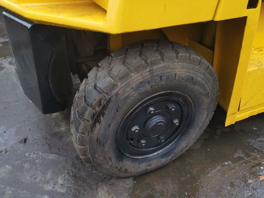 Подержанный вилочный погрузчик TCM FD70Z8 с автоматическими зубами и дизельным двигателем в Шанхае