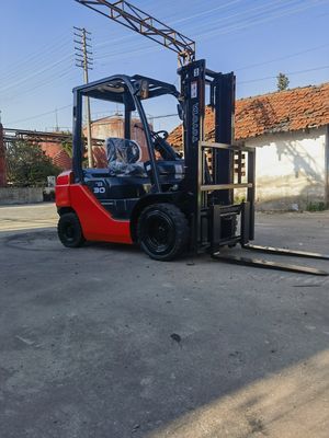 Использованный и доступный 3 тонны Toyota вилочный погрузчик источник питания дизельный двигатель