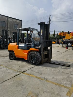 В магазине одежды обязательно есть 5 тонн подержанной вилочной погрузчики Toyota с японскими деталями и дизельным двигателем