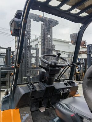В магазине одежды обязательно есть 5 тонн подержанной вилочной погрузчики Toyota с японскими деталями и дизельным двигателем