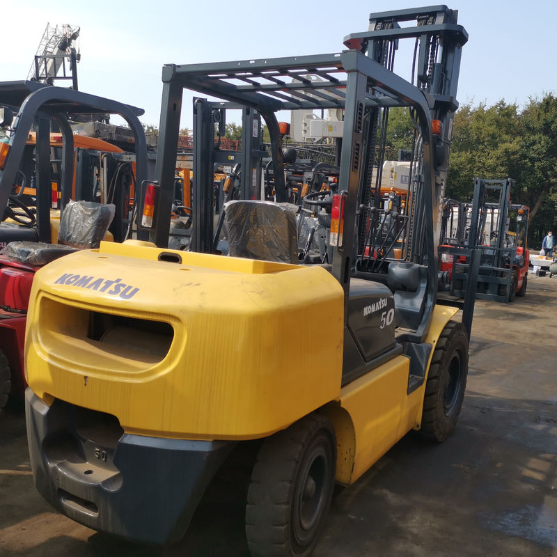 Япония Komatsu 5T FD25 FD30T-16 Дизельные вилочные погрузчики с общими размерами 2,7*1,2*2,1 м