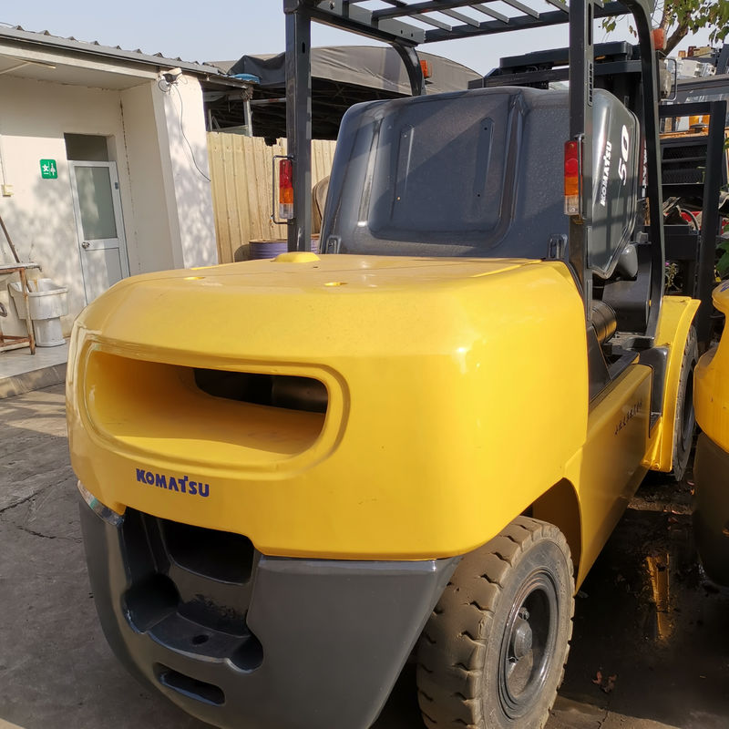 5 тонн Япония Оригинальный Komatsu FD50-7 Дизельный вилочный погрузчик в Шанхае с длиной вилки 1200 мм