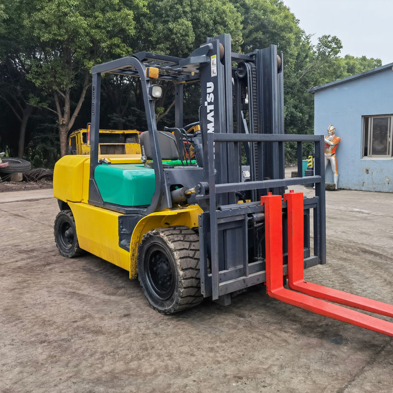 Подержанный вилочный погрузчик Komatsu 5 тонн дизельного типа FD50 с японским двигателем на Шанхайском заводе