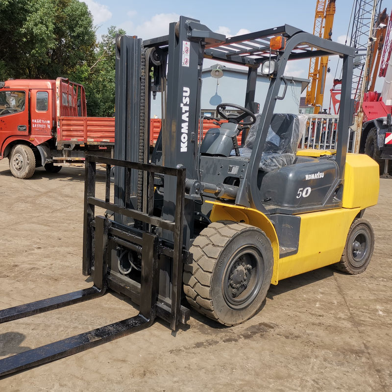 Ручной источник питания Япония Komatsu FD50 5-тонный вилочный погрузчик с боковым переключением 3-ступенчатый 2-ступенчатый