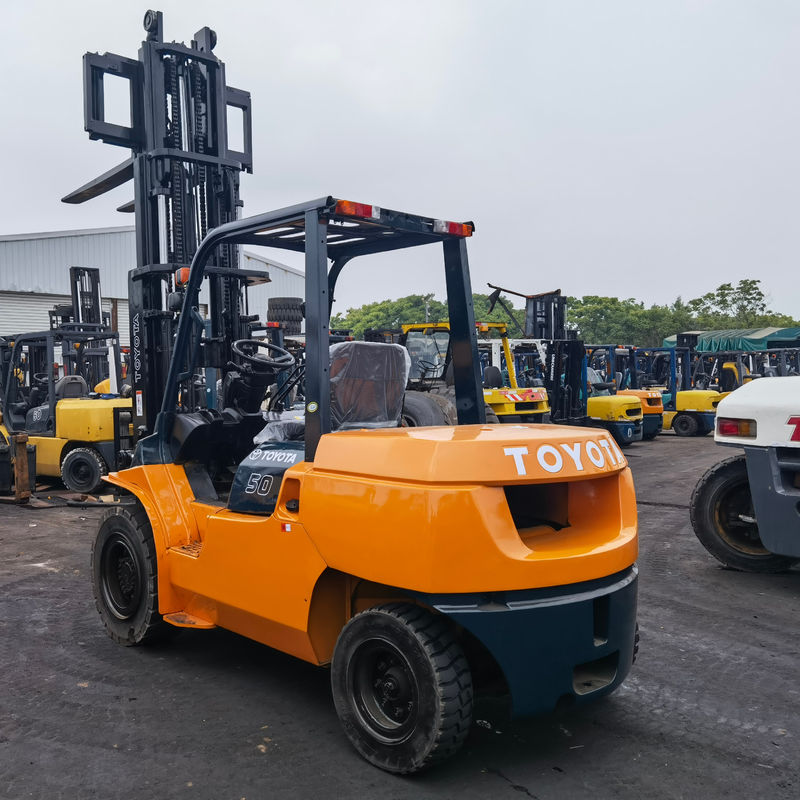 Сделать Toyota 5 тонн погрузчик использованный FD50 7f50 8f30 3тонный погрузчик 5тонный дизельный погрузчик